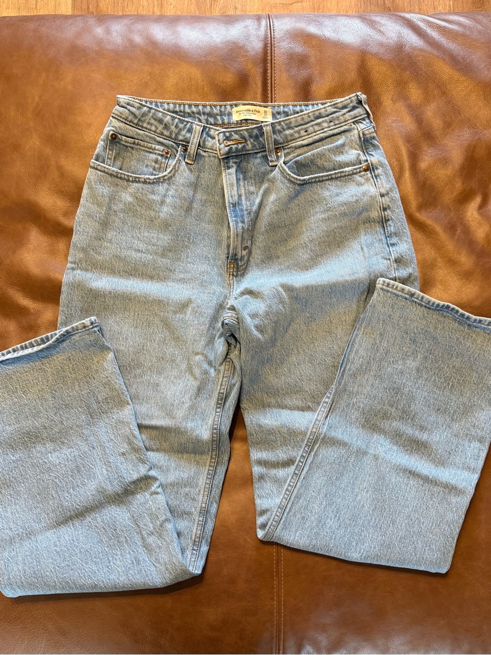 Abercrombie & Fitch Curve Love 90s Relaxed High-Rise Jeans 10/30 Long